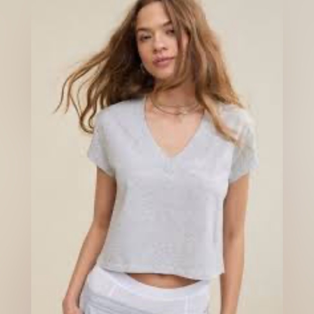 Aerie women's cropped extreme V-neck t-shirt short sleeves size M 100% cotton
